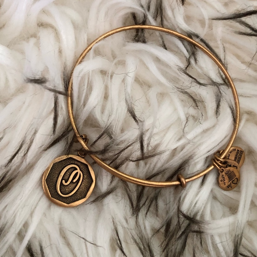 Last One!- “O” Initial Charm Bangle